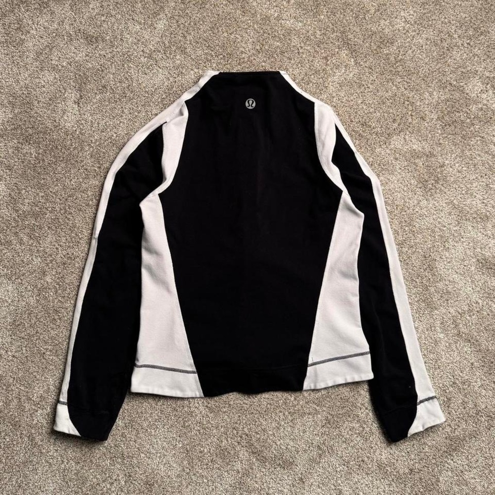 BLACK & WHITE LULULEMON TRACK JACKET